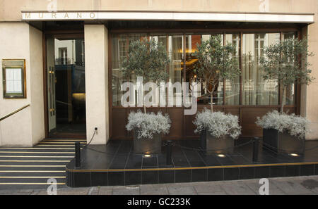 Gesamtansicht von Gordon Ramsays Restaurant Murano in der Queen Street in Mayfair, London, das nach einer Umfrage unter mehr als 8,000 Gaststättenbesuchern in der neuesten Ausgabe von Harden's London Restaurants als bester Newcomer ausgezeichnet wurde. Stockfoto