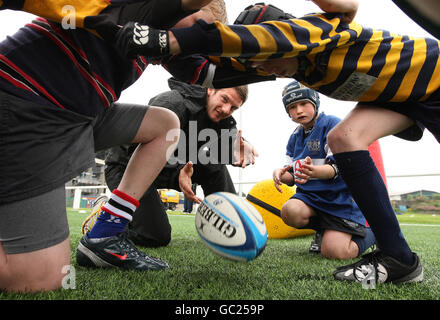 Andrew Easson aus Edinburgh nimmt am Spaß während des Edinburgh Rugby Summer Camps in Murrayfield, Edinburgh, Teil. Stockfoto