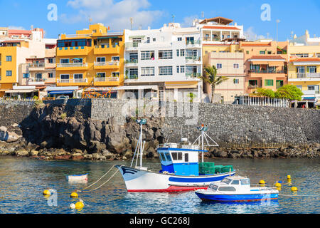 Angelboote/Fischerboote im Hafen von Los Abrigos, Teneriffa, Kanarische Inseln, Spanien Stockfoto