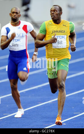 Leichtathletik - IAAF Leichtathletik-Weltmeisterschaften - Tag fünf - Berlin 2009 - Olympiastadion. Jamaikas Usain Bolt gewinnt sein Halbfinale der 200-m-Männer während der IAAF-Weltmeisterschaft im Olympiastadion, Berlin. Stockfoto