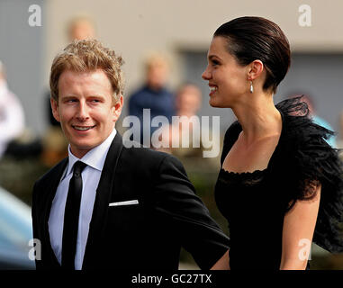 Der Komiker Patrick Kielty nimmt an der Hochzeit von Andrea Corr und Brett Desmond, dem Sohn von Dermot Desmond, Teil, die in der St. Joseph's Church in Miltown Malbay Co Clare stattfindet. Stockfoto