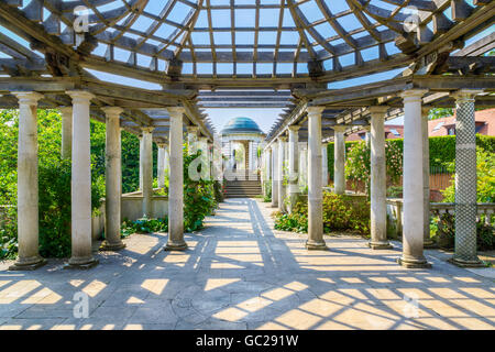 London, UK - 9. Juni 2016 - Hampstead Pergola und Hill Garden in London, England Stockfoto