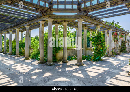 London, UK - 9. Juni 2016 - Hampstead Pergola und Hill Garden in London, England Stockfoto