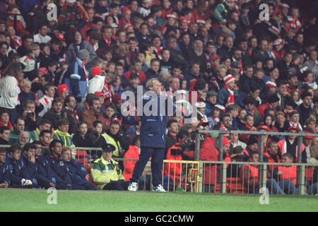 FUSSBALL-WM-QUALIFIKATIONSSPIEL. TERRY YORATH, MANAGER, WALES Stockfoto