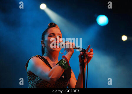 Imelda May tritt am zweiten Tag des Electric Picnic Musikfestivals in Stradbally, Co.Laois, auf. Stockfoto