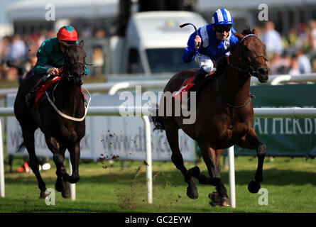 Pferderennen Sie-Ladbrokes St. Ledger Festival - DFS-Ladies Day - Doncaster Racecourse Stockfoto