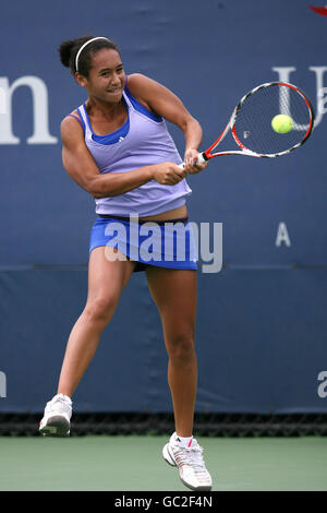 Die britische Heather Watson in Aktion in ihrem Spiel gegen die deutsche Annika Beck beim US Open in Flushing Meadows, New York, USA. Stockfoto