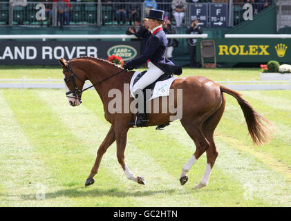 Reiten - The Land Rover Burghley Horse Trials - Tag 1 - Burghley House. Die Briten Mary King und Apache Sauce treten am ersten Tag der Burghley Horse Trials, Burghley House, Stamford, in der Dressage an. Stockfoto