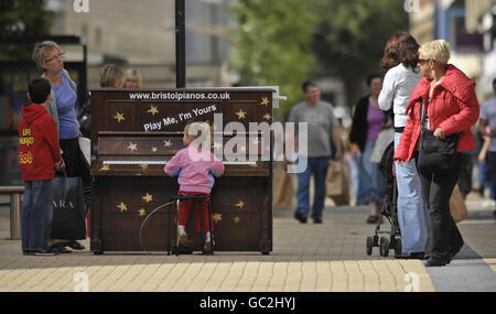 Öffentlichen Wiedergabe Klaviere in Bristol Stockfoto