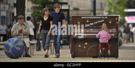 Öffentlichen Wiedergabe Klaviere in Bristol Stockfoto