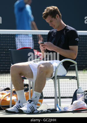 Tennis - 2009 US Open - Tag 4 - Flushing Meadows. Andy Murray aus Großbritannien beim Training am vierten Tag der US Open in Flushing Meadows, New York. Stockfoto