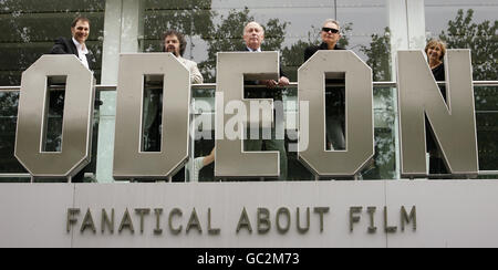 (Von links nach rechts) David Morrissey, Stephen Poliakoff, Julian Fellows, Julien Temple und Sandra Hebron bei einem Fotocall für die Presseinformation des Times BFI 53. London Film Festival am Odeon Leicester Square im Zentrum von London. Stockfoto