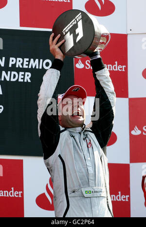 Rubens Barichello feiert seinen Sieg auf dem Podium beim Großen Preis von Italien auf dem Monza Circuit, Italien. Stockfoto