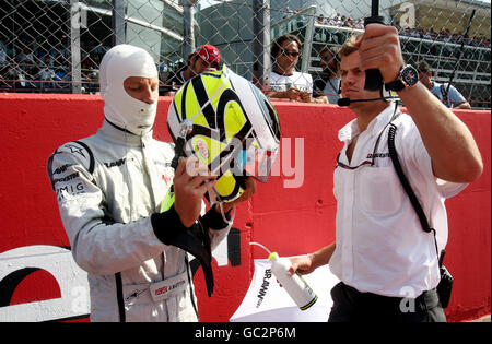 Brawn GP-Pilot Jenson Button bereitet sich auf den Großen Preis von Italien auf dem Monza Circuit, Italien, vor. Stockfoto
