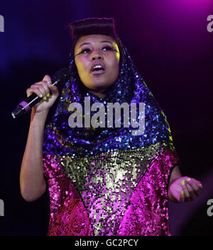 VV Brown auf der Bühne während der Show „Thank you for the Music, A Cembive of the Music of ABBA“ von BBC Radio 2 im Hyde Park im Zentrum von London. Stockfoto