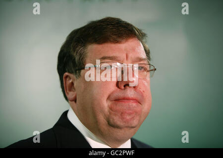 Taoiseach Brian Cowen spricht zu Beginn der Fianna Fail Party "Think in" im Hudson Bay Hotel in Athlone. Stockfoto