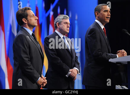 Der britische Premierminister Gordon Brown, US-Präsident Barack Obama und der französische Präsident Nichola Sarkozy geben auf dem G20-Gipfel in Pittsburgh eine Erklärung über neue Informationen über die Nuklearfähigkeit des Iran ab. Stockfoto