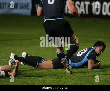 Glasgow's Dave McCall gibt beim Spiel der Magners League in der Firhill Arena, Glasgow, einen Versuch ab. Stockfoto