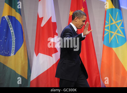 US-Präsident Barack Obama kommt heute zu seiner Pressekonferenz als Vorsitzender des diesjährigen G20-Gipfels in Pittsburgh. Stockfoto