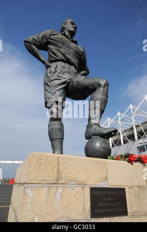 Eine Statue von George Hardwick vor dem Riverside Stadium Stockfoto