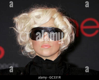 Lady Gaga nimmt an einer Fotoansage Teil, um ihr neues audiovisuelles Produkt (in Verbindung mit Monster Cable) in der HMV Oxford Street im Zentrum von London auf den Markt zu bringen. Stockfoto