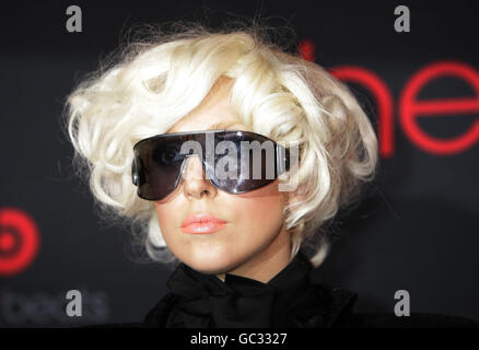Lady Gaga nimmt an einer Fotoansage Teil, um ihr neues audiovisuelles Produkt (in Verbindung mit Monster Cable) in der HMV Oxford Street im Zentrum von London auf den Markt zu bringen. Stockfoto
