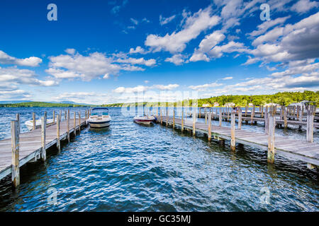 Dockt am Lake Winnipesaukee in Wehre Strand, Laconia, New Hampshire. Stockfoto