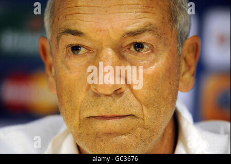 Fußball - UEFA Champions League - Gruppe D - Chelsea gegen FC Porto - FC Porto Pressekonferenz - Stamford Bridge. FC Porto Manager Jesualdo Ferreira während der Pressekonferenz auf dem Cobham Training Ground, Surrey. Stockfoto