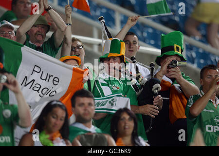 Fußball - FIFA Fußball-Weltmeisterschaft 2010 - Qualifikationsrunde - Gruppe 8 - Zypern / Republik Irland - GSP Stadium. Irland Fans auf den Tribünen Stockfoto