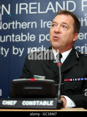 Der neue Chief Constable des Police Service of Northern Ireland (PSNI) Matt Baggott sprach an seinem ersten Arbeitstag auf einer Pressekonferenz im Polizeipräsidium in Belfast. Stockfoto