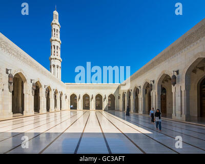Hof, Sultan Qaboos Grand Mosque, Muscat, Oman Stockfoto