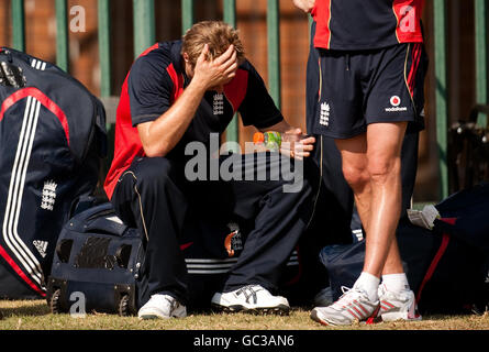 Luke Wright aus England während einer Netzsitzung auf dem Wanderers Cricket Ground in Johannesburg. Stockfoto