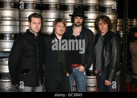 (Von links nach rechts) Tom Meighan, Chris Edwards, Sergio Pizzorno und Ian Matthews von Kasabian kommen zum 250. Jahrestag des Guinness Concert im Storehouse, St. James Gate Brewery, Dublin Stockfoto