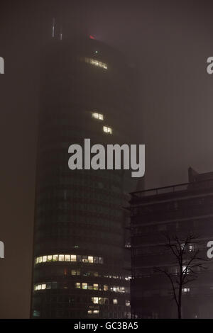 Vienna International Centre, auch bekannt als UNO-City in nebligen Wetter, Wien, Österreich, Europa Stockfoto