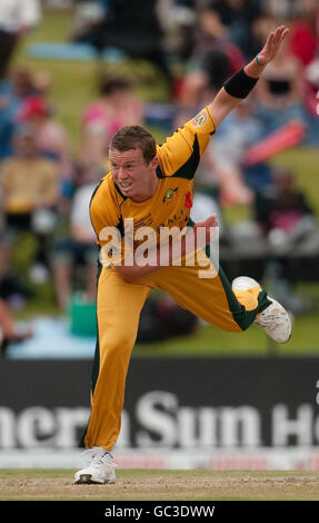 Cricket - ICC Champions Trophy Finale - Australien / Neuseeland - Centurion Stadium. Der australische Peter Siddle bowelt während des ICC Champions Finales im Centurion Stadium, Centurion, Südafrika. Stockfoto