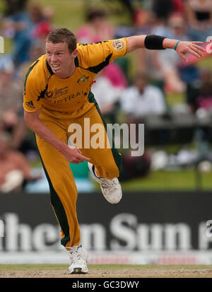 Australiens Peter Siddle bowelt beim ICC Champions Final im Centurion Stadium, Centurion, Südafrika. Stockfoto