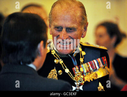 Der Herzog von Edinburgh nimmt an einem Empfang im Mansion House Teil, nachdem der Gedenkgottesdienst in der St. Paul's Cathedral das britische Militär und zivile Personal, das im Irak diente, geehrt hat. Stockfoto