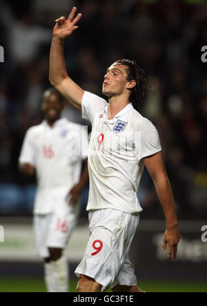 Fußball - UEFA UW 21-Europameisterschaft 2009 Qualifikation - Gruppe 9 - England / FYR Mazedonien - Ricoh Arena. Der englische Andy Carroll feiert sein 2. Tor während des Europameisterschafts-Qualifikationsspiels unter 21 in der Ricoh Arena, Coventry. Stockfoto