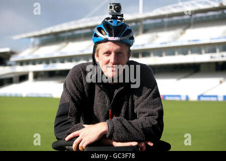 Radfahrer Cricket Charity Wanderung nach Australien Stockfoto