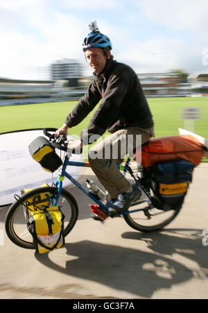 Radfahrer Cricket Charity Wanderung nach Australien Stockfoto