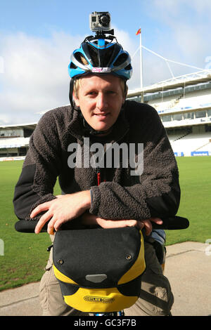 Radfahrer Cricket Charity Wanderung nach Australien Stockfoto