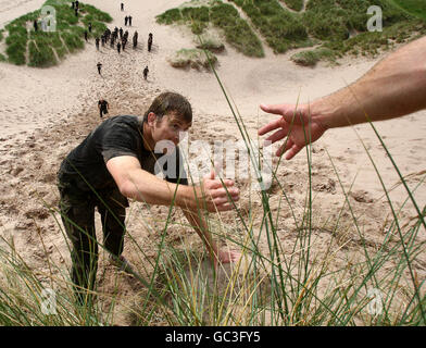 Glasgow Warriors Rugby-Spieler Alastair Kellock während der Vorsaison Training mit Royal Marines Commando 45 Squadron an ihrer Basis in Condor in Arbroath. Stockfoto