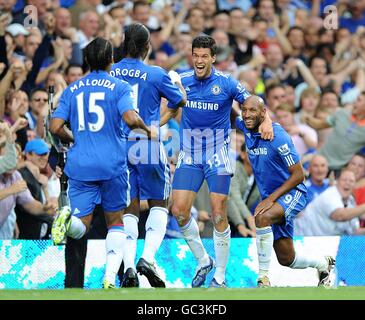 Chelsea's Michael Ballack (zweite rechts) Feiert Scoring seine Seiten zweites Tor des Spiels mit Teamkollegen Stockfoto