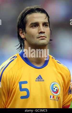 Fußball - FIFA Fußball-Weltmeisterschaft 2010 - Qualifikationsrunde - Gruppe Sieben - Frankreich gegen Rumänien - Stade de France. Cristian Chivu, Rumänien Stockfoto