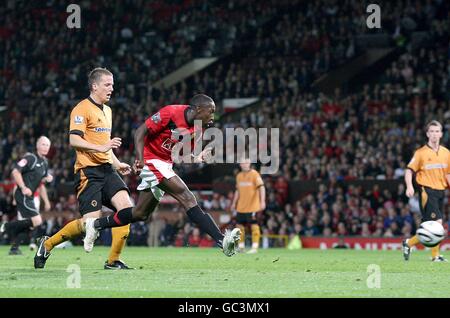 Fußball - Carling Cup - Dritte Runde - Manchester United gegen Wolverhampton Wanderers - Old Trafford. Danny Welbeck (Mitte) von Manchester United erzielt das erste Tor Stockfoto