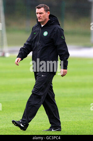 Fußball - UEFA Europa League - Gruppe C - Celtic gegen SK Rapid Wien - Celtic Training - Lennoxtown. Celtic Manager Tony Mowbray während einer Trainingseinheit in Lennoxtown, Glasgow. Stockfoto