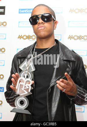 Chippmunk mit dem Best Hip-Hop Act Award während der MOBO Awards 2009 beim SECC in Glasgow. DRÜCKEN SIE VERBANDSFOTO. Bilddatum: Mittwoch, 30 2009. September. Siehe PA Story SHOWBIZ Mobos. Bildnachweis sollte lauten: Danny Lawson/PA Wire Stockfoto