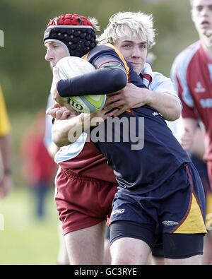 Andrew Donaldson (rechts) von St Boswells stellt sich im Scottish Hydro East 2-Spiel in St. Boswells, Melrose, gegen Allan Carson Jr von Queensferry. Stockfoto