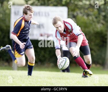 Paul Scott von St Boswells versucht es im Scottish Hydro East 2-Spiel in St. Boswells, Melrose. Stockfoto