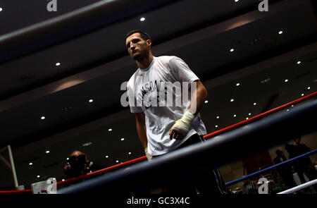 Boxen - Carl Froch Media Workout - Crowne Plaza Hotel - Nottingham. Carl Froch bei einem Medienwork im Crowne Plaza Hotel, Nottingham. Stockfoto